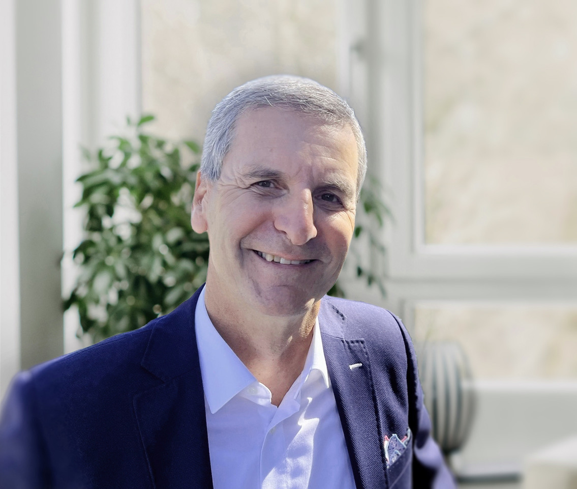 Das Bild zeigt Dr. Walter Tschinkel