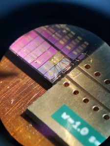 Das Bild zeigt einen Comouterchip